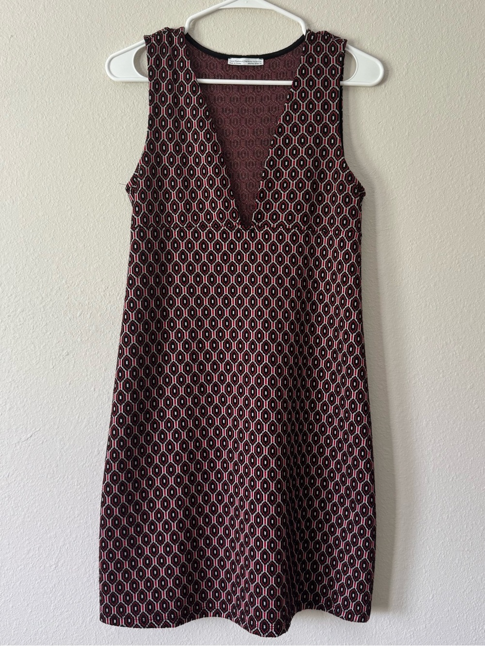 Zara Sleeveless Burgundy Geometric V-Neck Dress